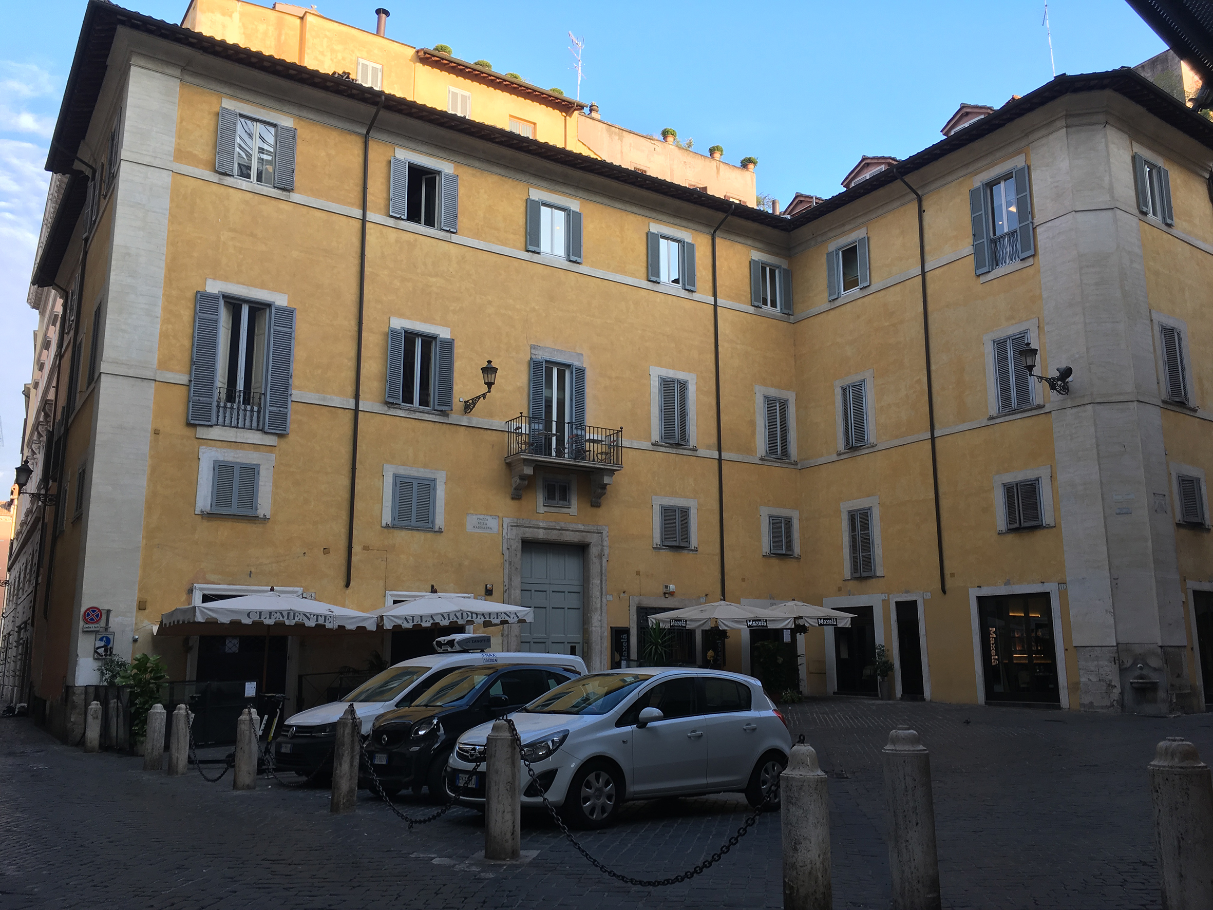 [Palazzetto in Piazza della Maddalena, 4,5,6 ,7,8,9,9A]