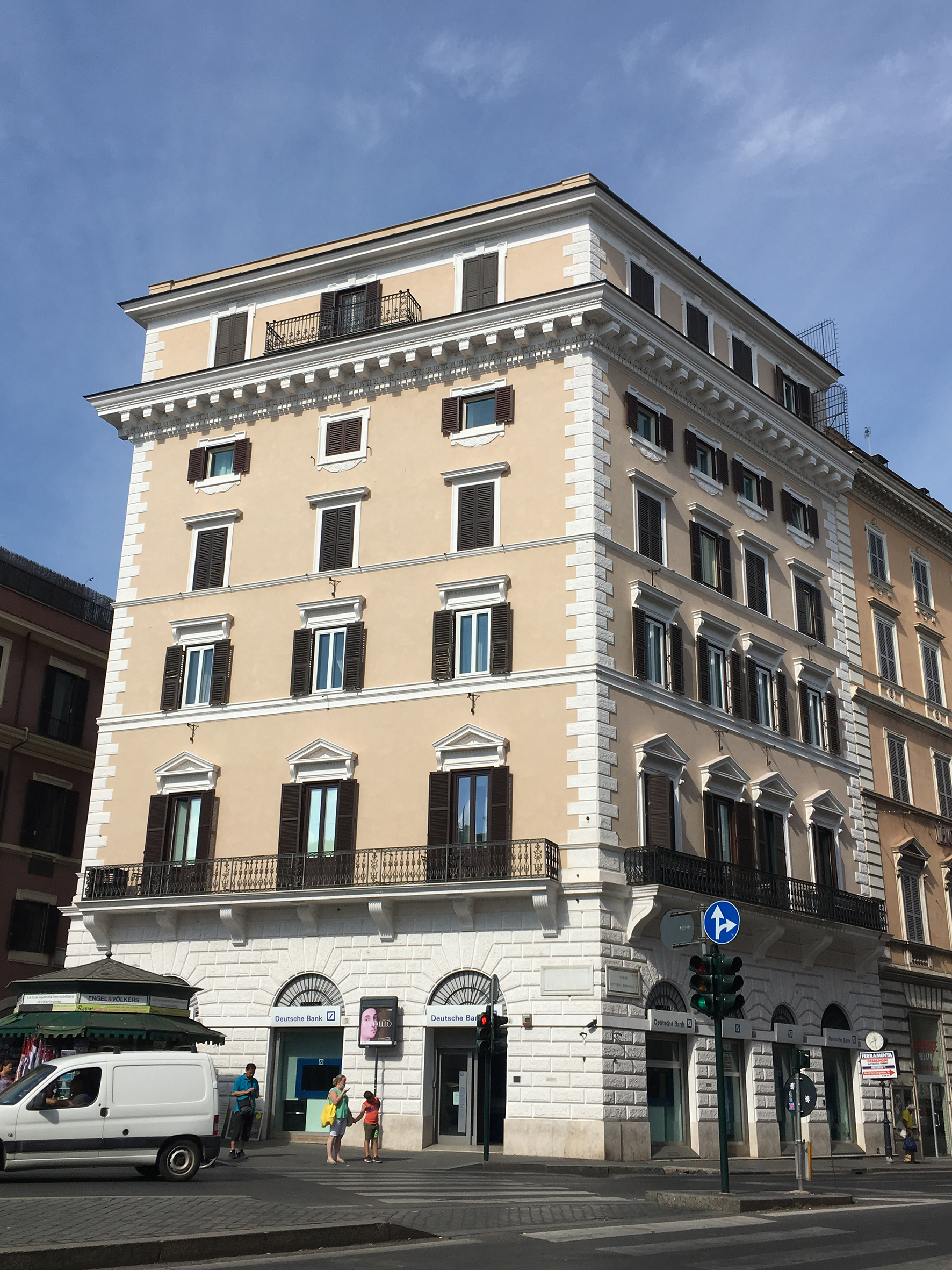 [Palazzetto in Via del Sudario, 27 ,28,29]