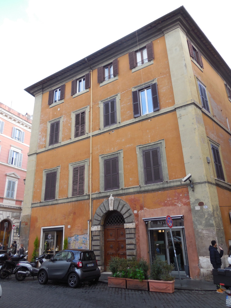 [Palazzo in Largo di Fontanella Borghese, 76]