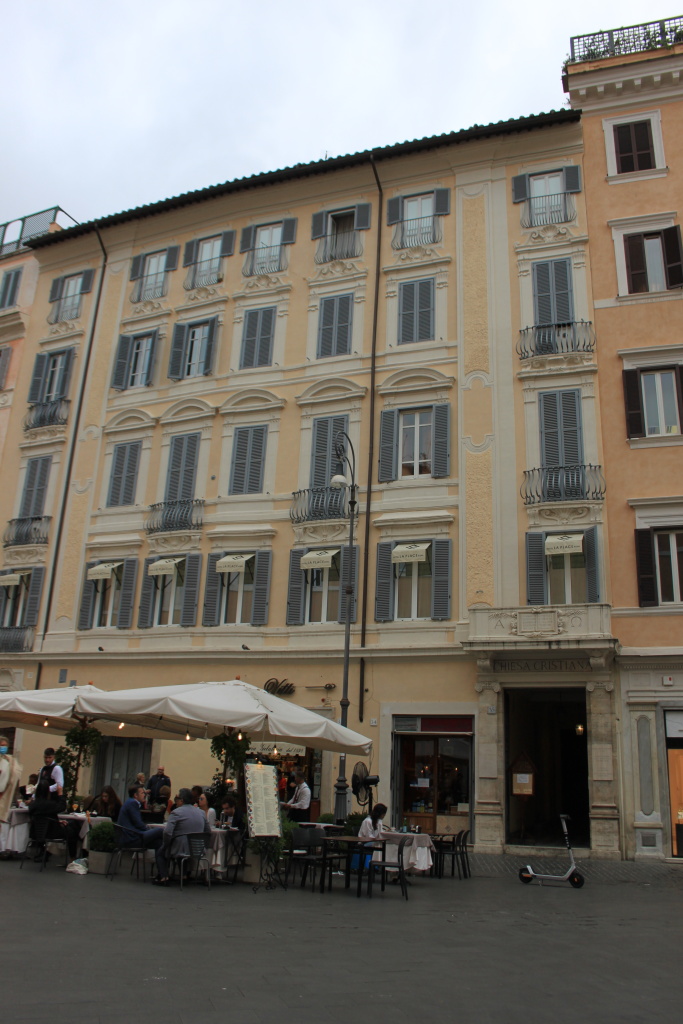 [Palazzo in Piazza S. Lorenzo in Lucina, 31]