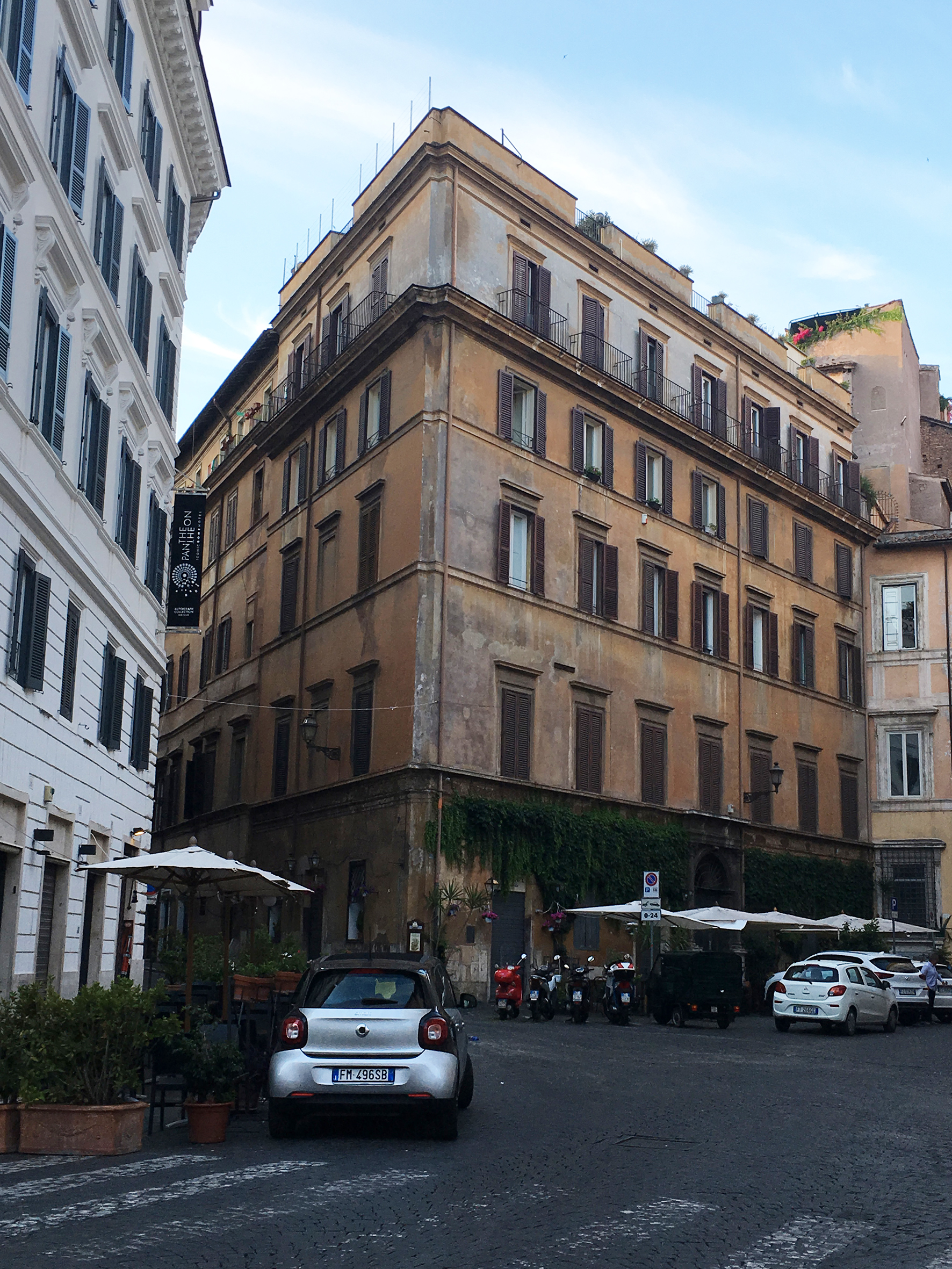 [Palazzo in Piazza dei Caprettari, 63,64,65 ,66,67]