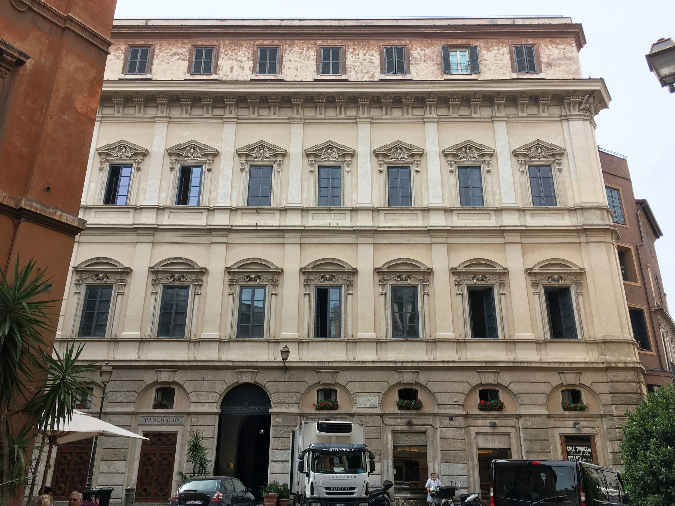 [Palazzo in Piazza del Biscione, 92,93,94,95 ,96,97,98,99]