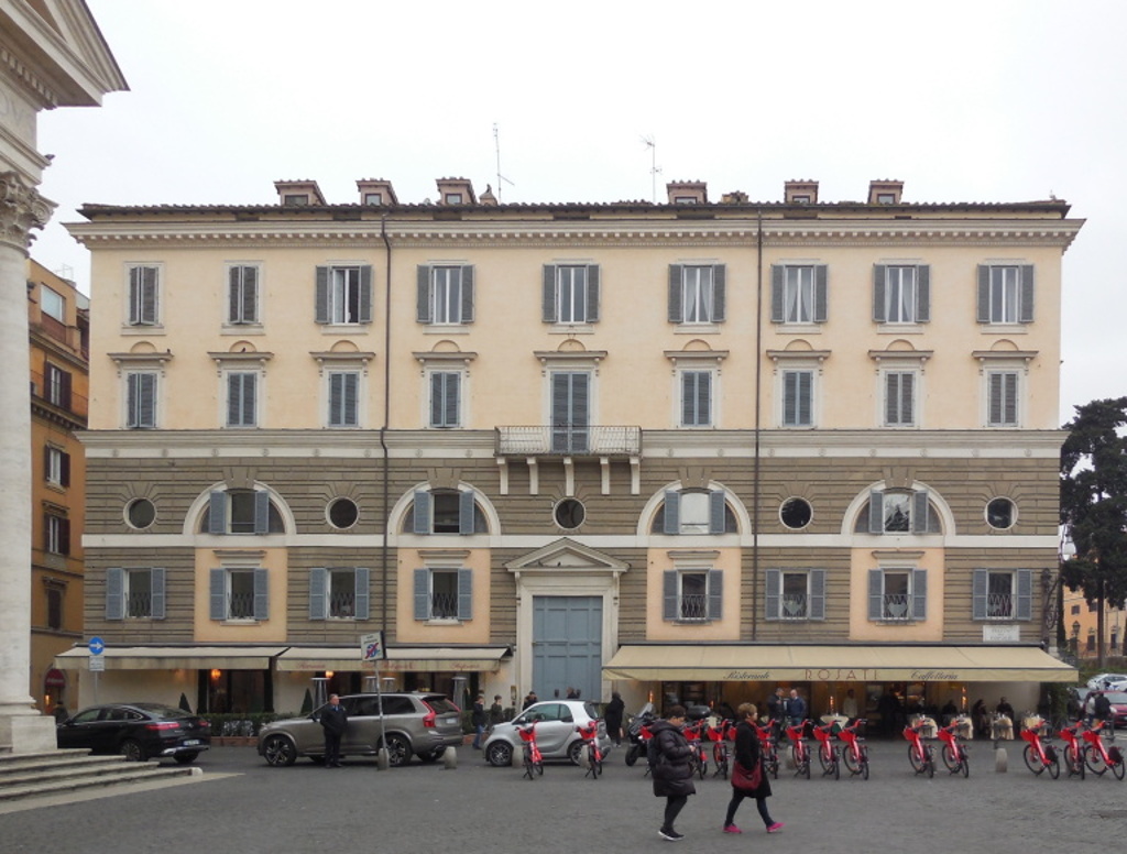 [Palazzo in Piazza del Popolo, 1]