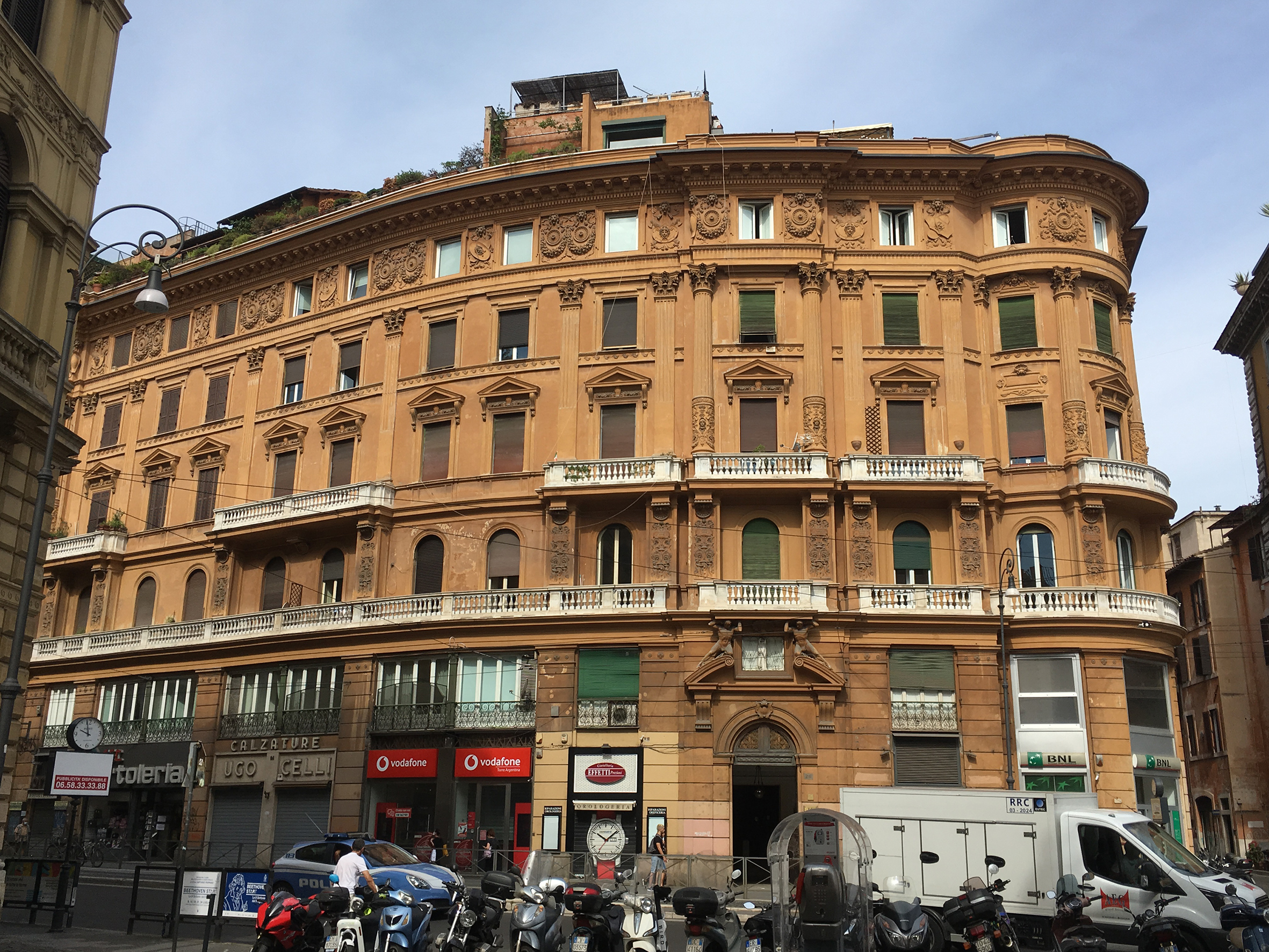 [Palazzo in Via Arenula, 80,81,83 ,84,85,86,87,88]