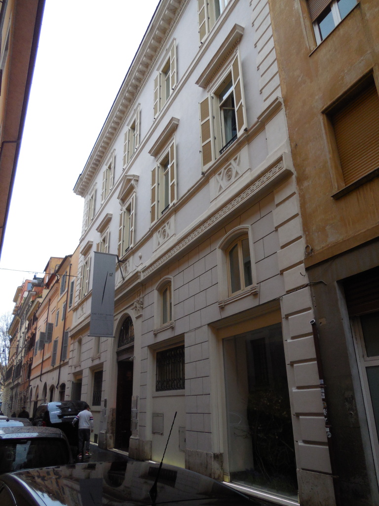[Palazzo in Via del Vantaggio, 12]