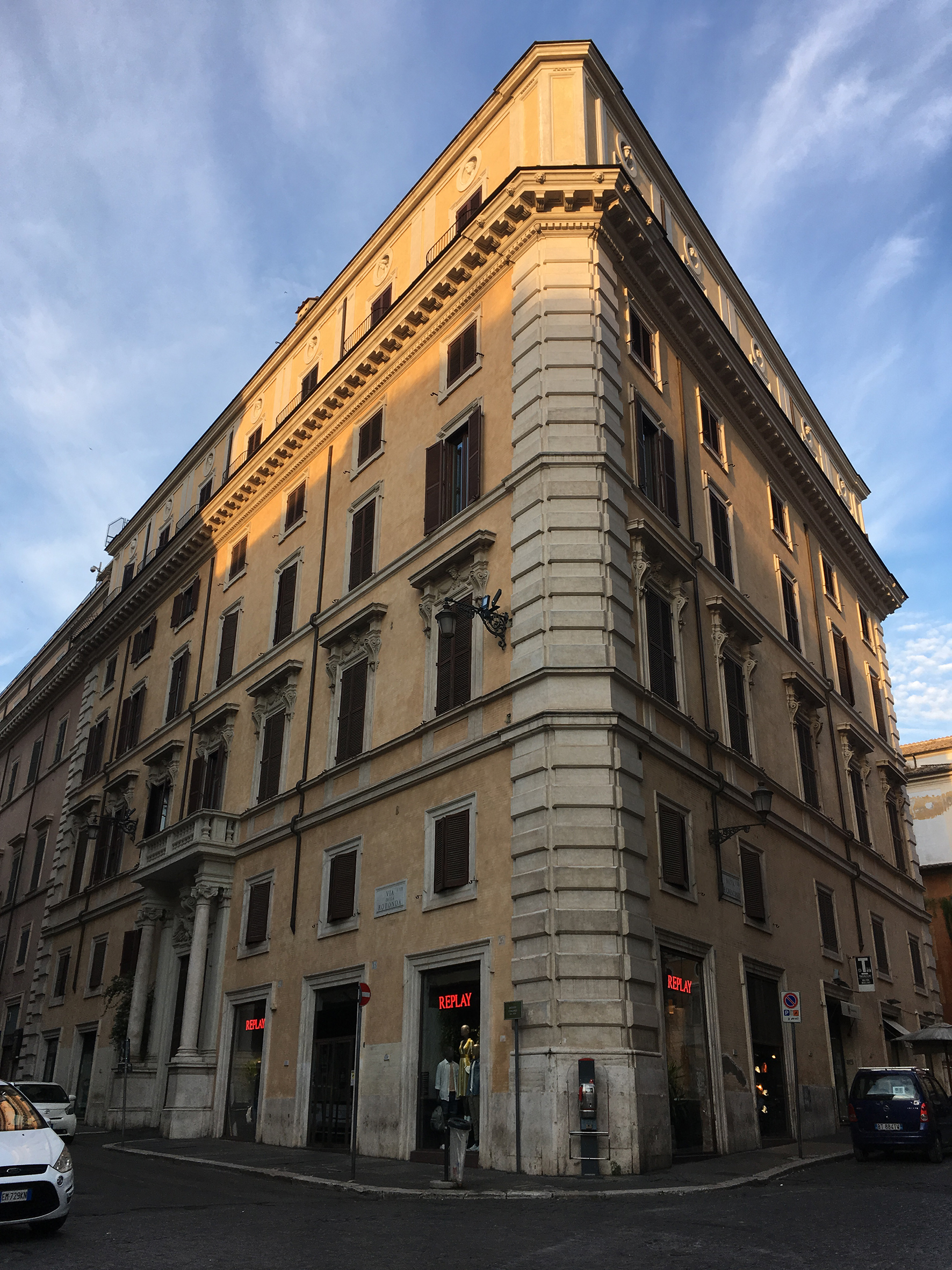 [Palazzo in Via della Rotonda, 20,21,22,23 ,24,25,26]