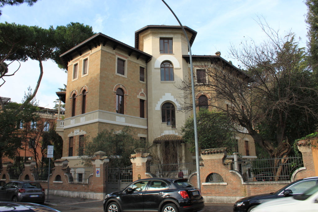[Villino in Via delle Terme Deciane, 11]