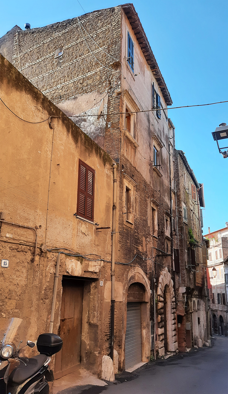 [Casa priata in via S. Valerio, 19, 21, 23]