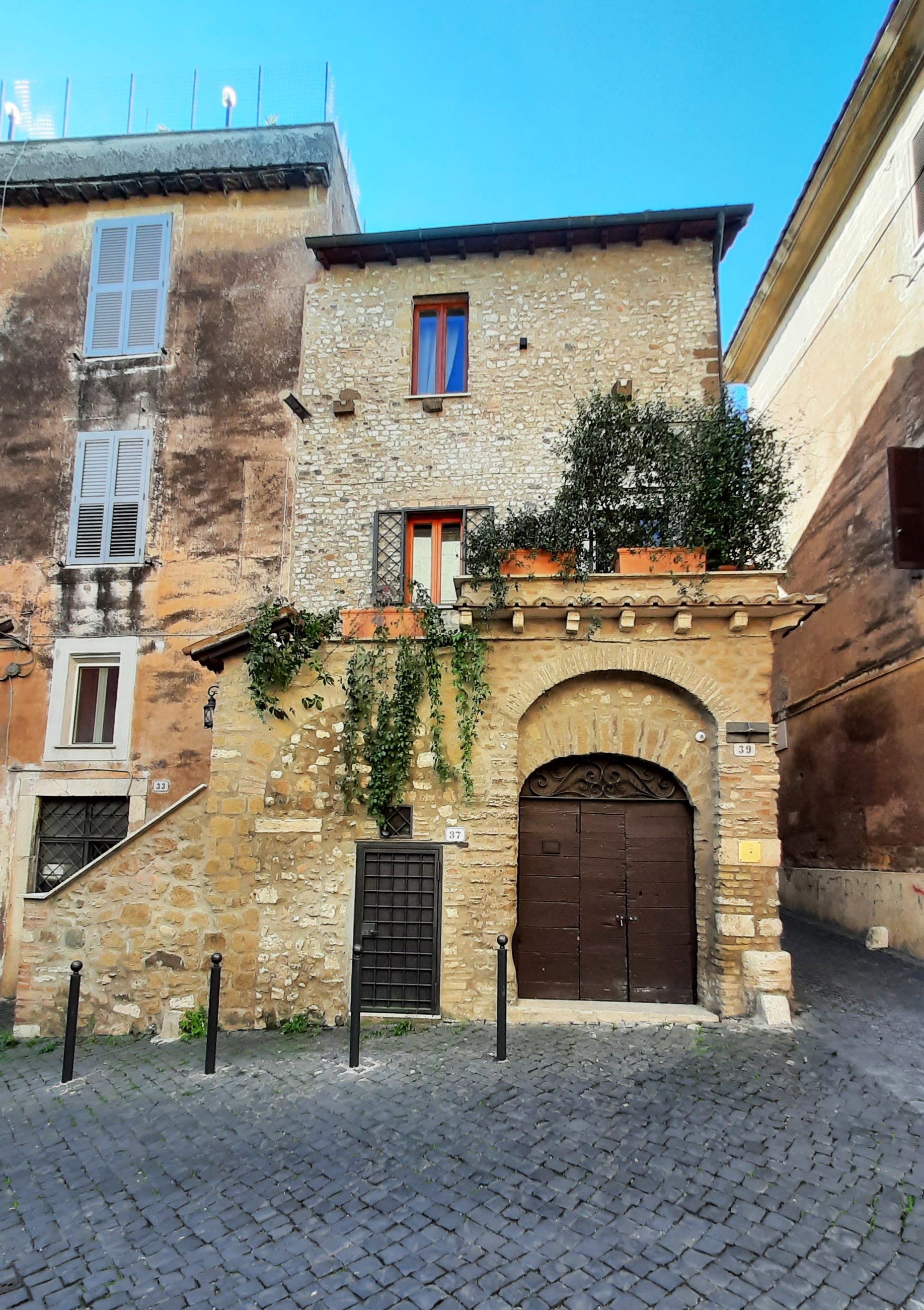 [Casa privata in vicolo S. Antonio, 35, 37, 39]