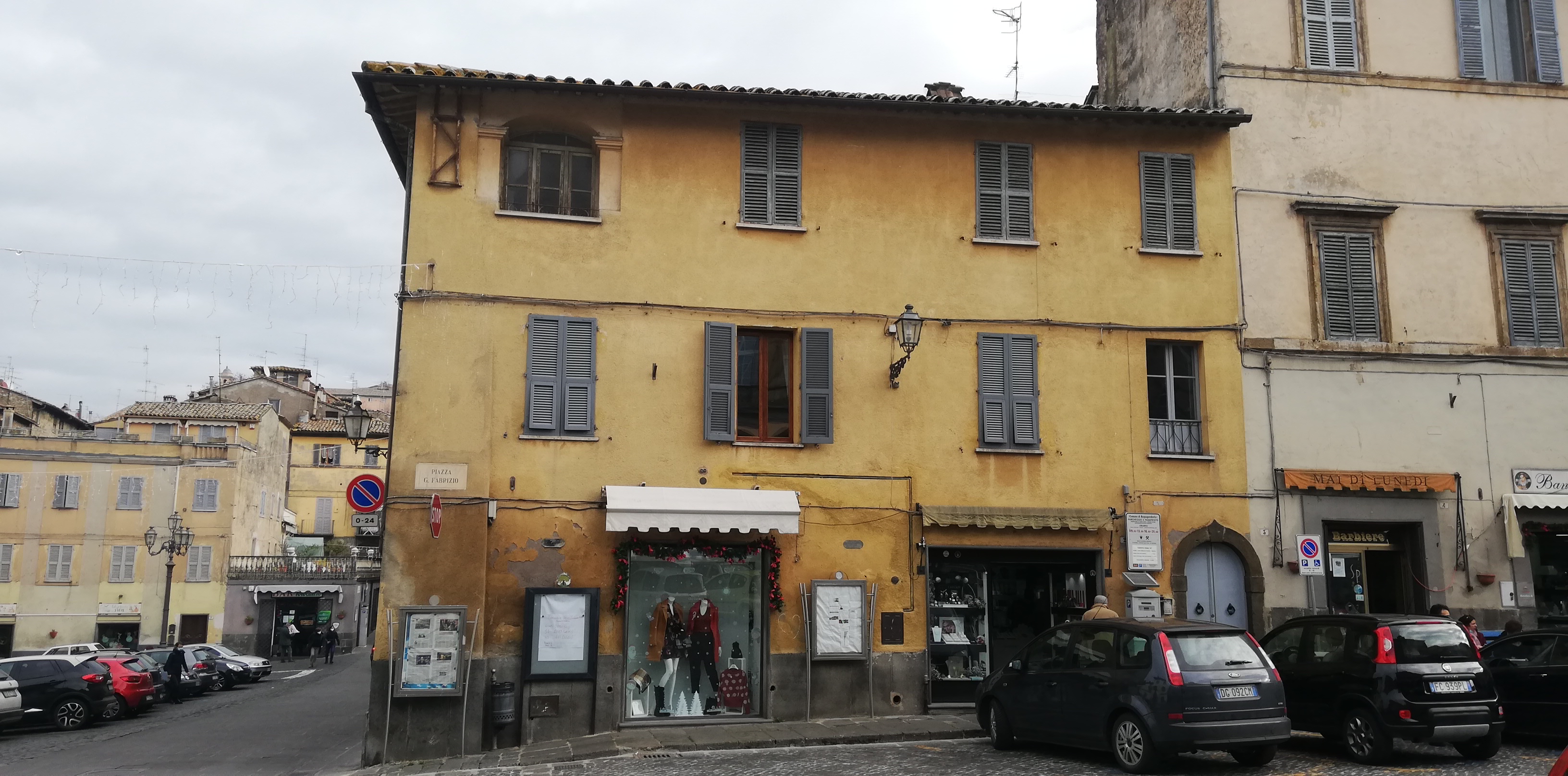[Casa padronale in piazza Girolamo Fabrizio, 1/ 2/ 3]
