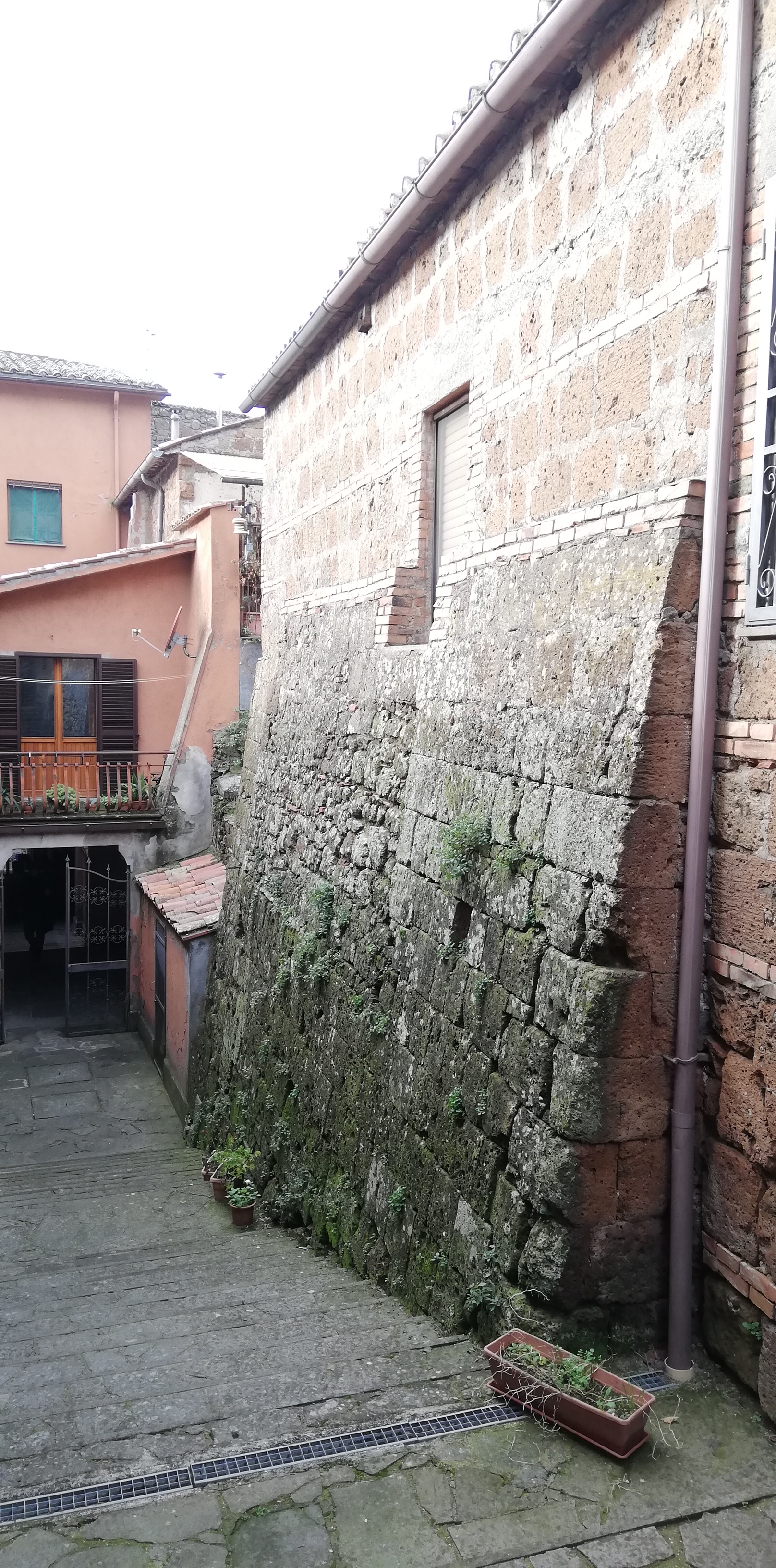 [Palazzetto padronale in via Roma, 14]
