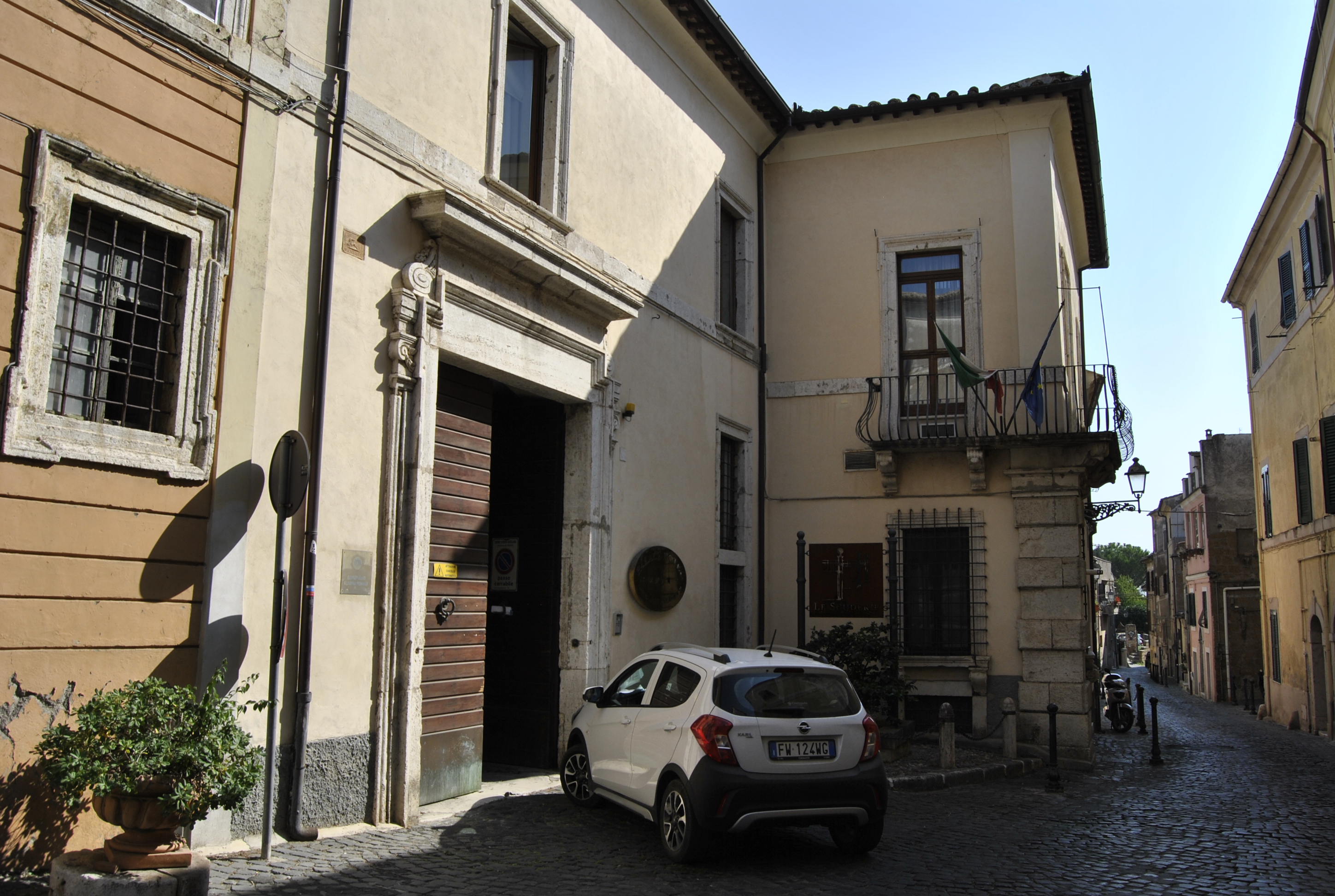 [Palazzo in via Don Giovanni Minzoni, 19]