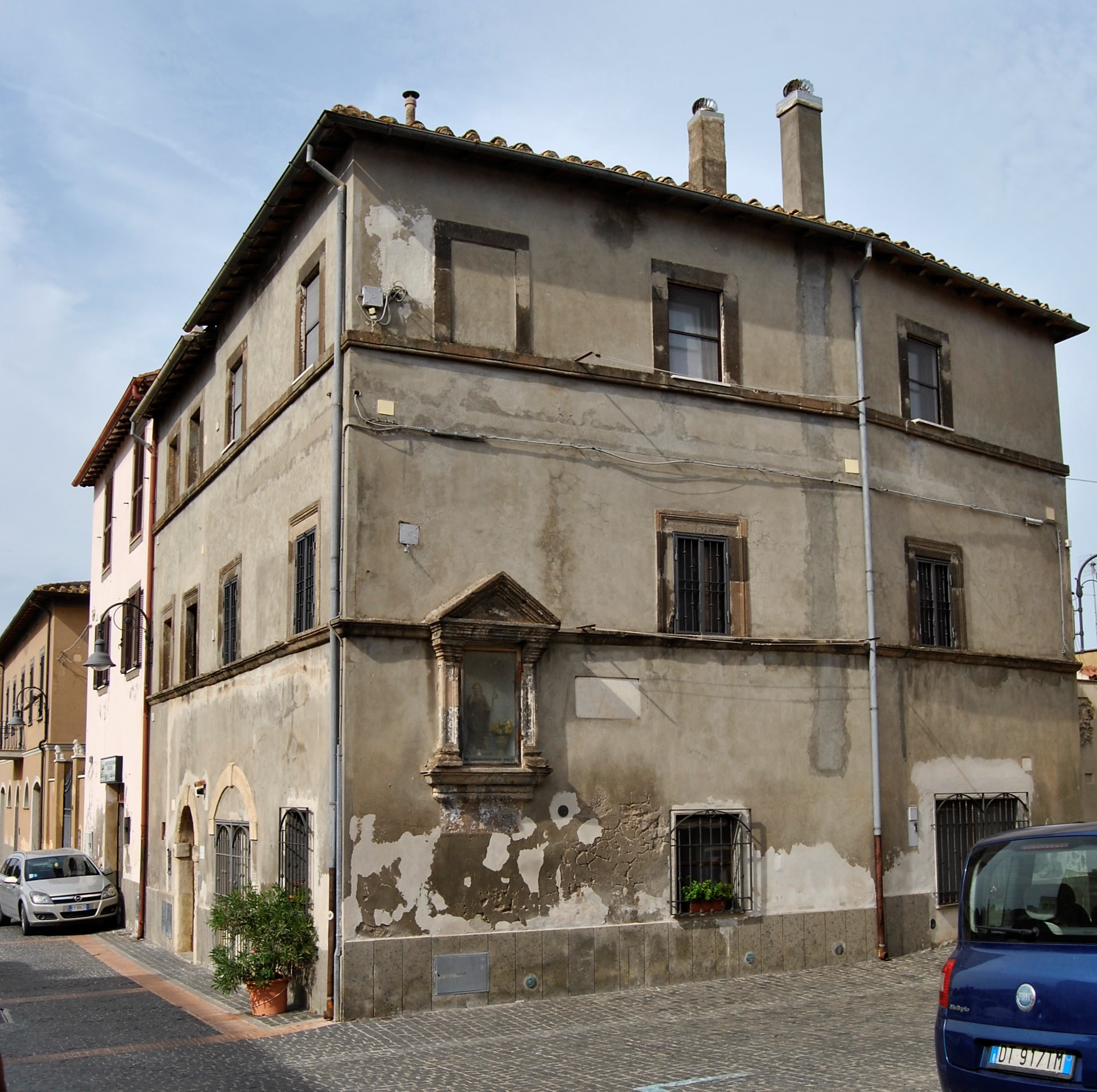 [Casa cinquecentesca in piazza sant'Antonio, 26/ 27]