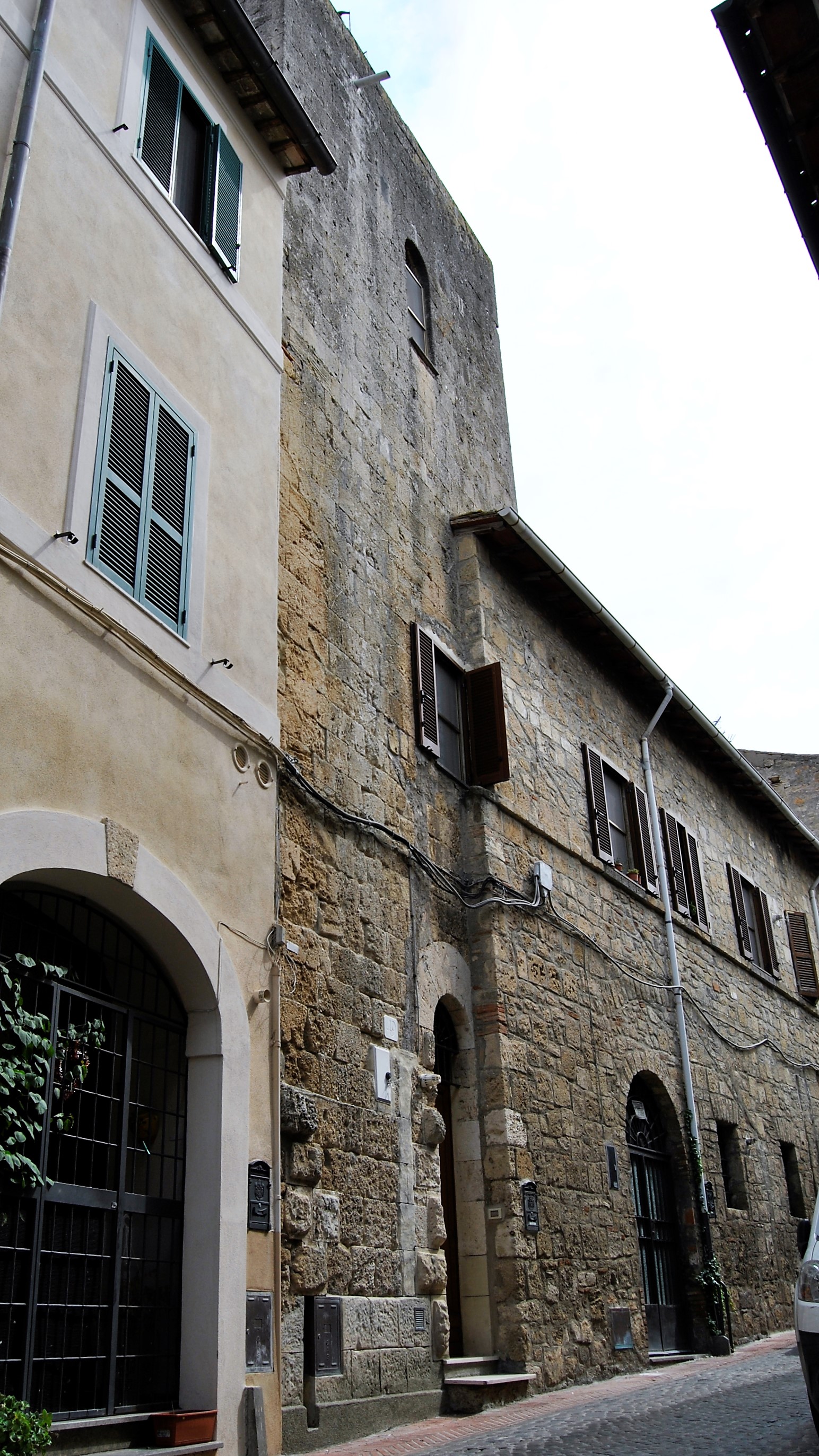 [Casa-torre medievale in via San Martino, 49]