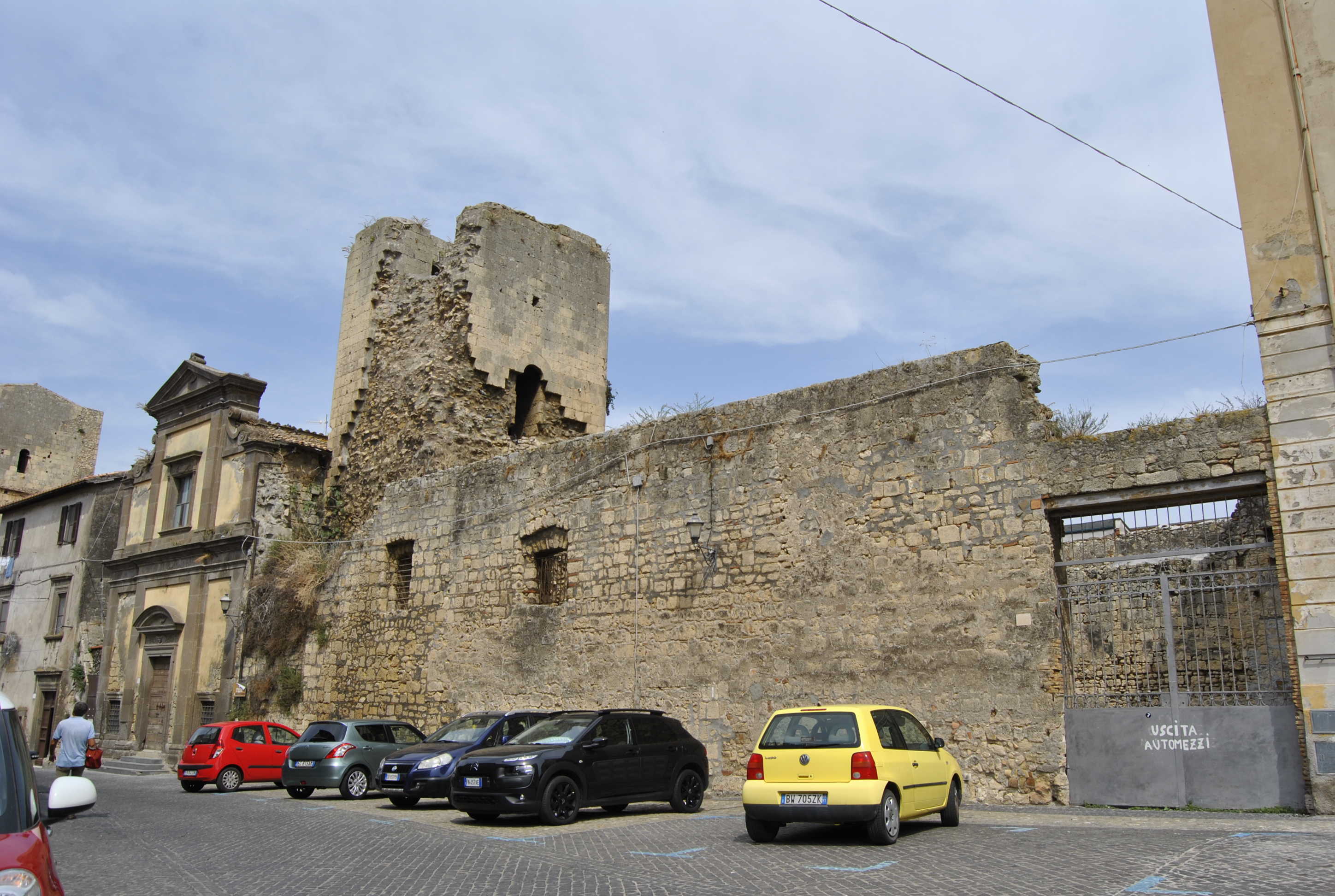 [Torre e muro medievali in via delle Torri, 45]