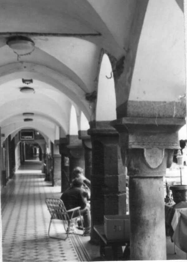 Portici Medioevali in Piazza Mazzini