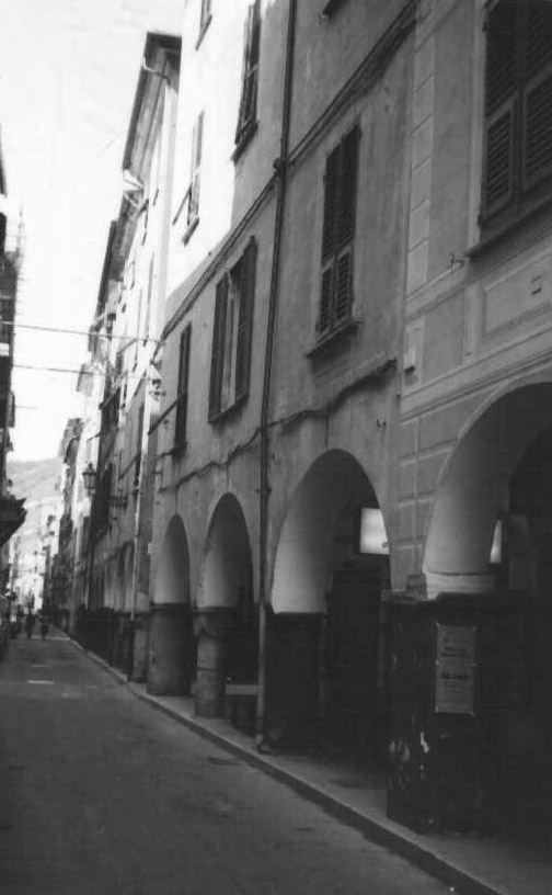 Portici Medioevali in via Martiri della Liberazione 18
