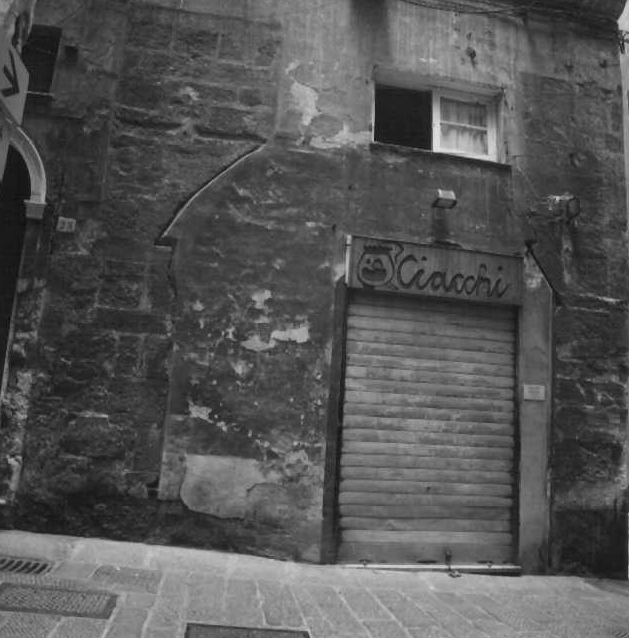 Casa con resti di loggia