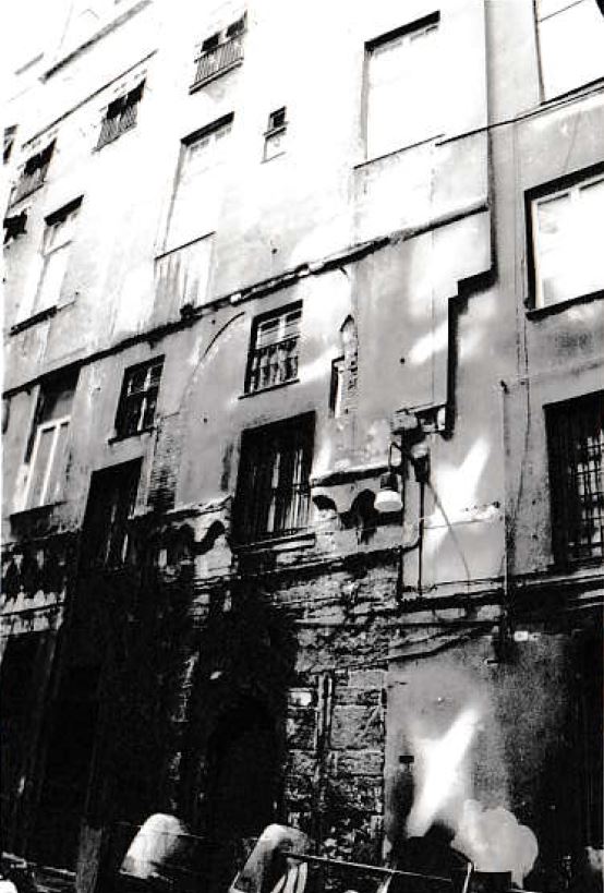 Casa di abitazione in Via Sottoripa da 77r a 85r