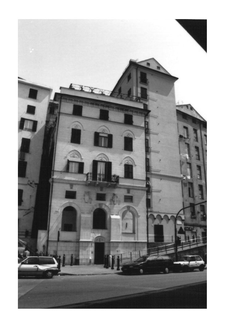 Casa in piazza Cavour 13
