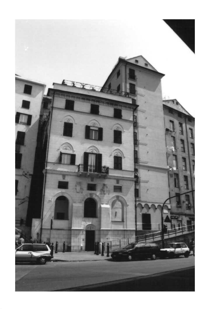 Casa in piazza Cavour 14
