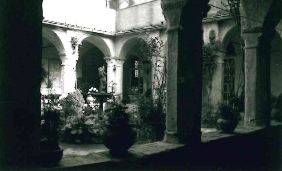 Chiostro presso la chiesa di S. M. di Belvedere
