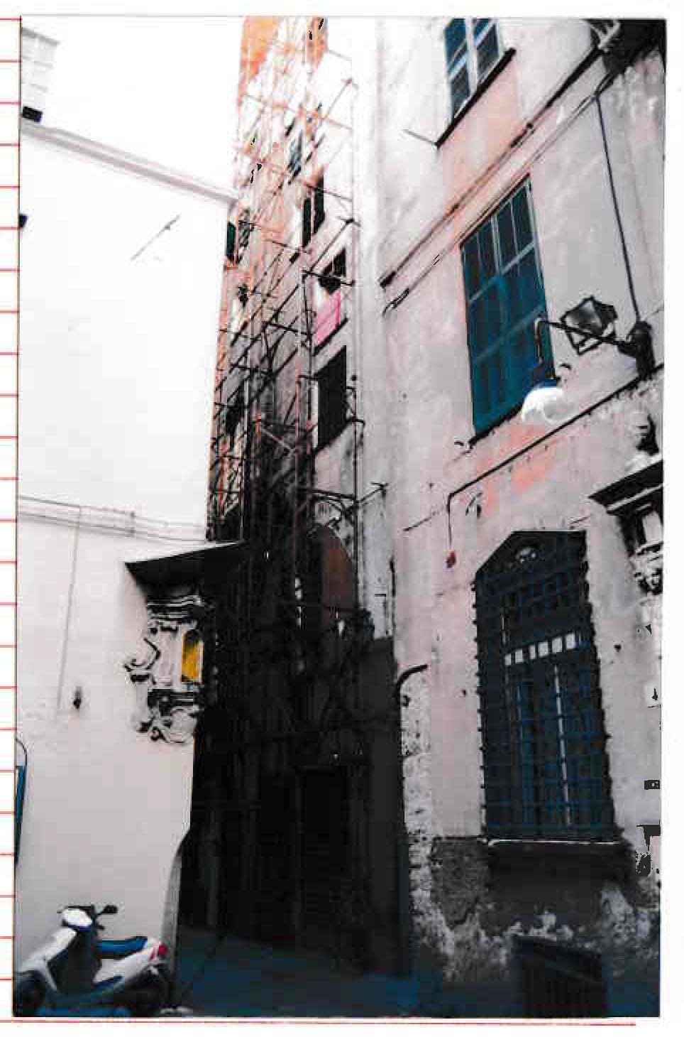 Edificio in Vico Santi, 2