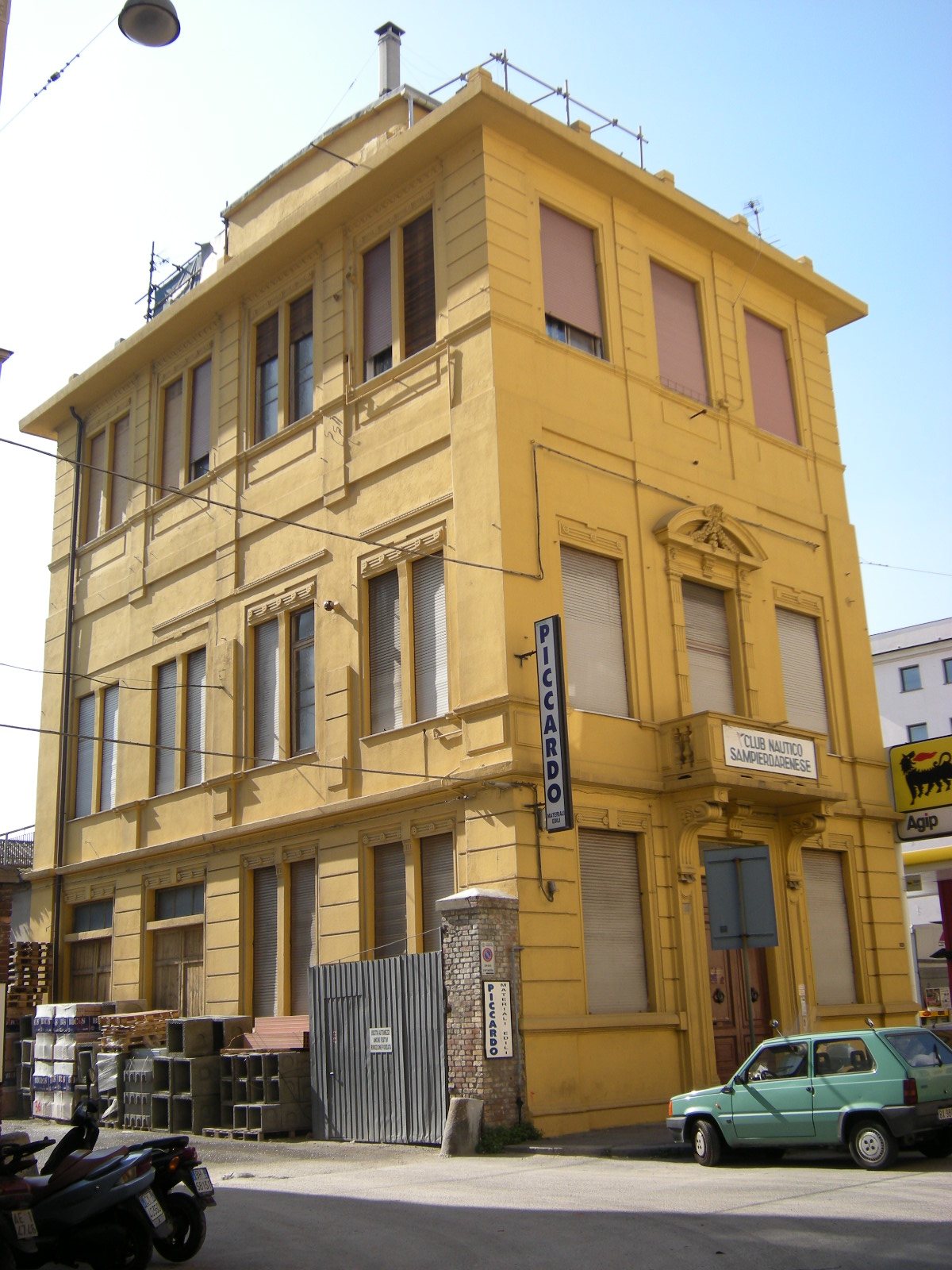 Edificio sede del Club Nautico Sampierdarenese