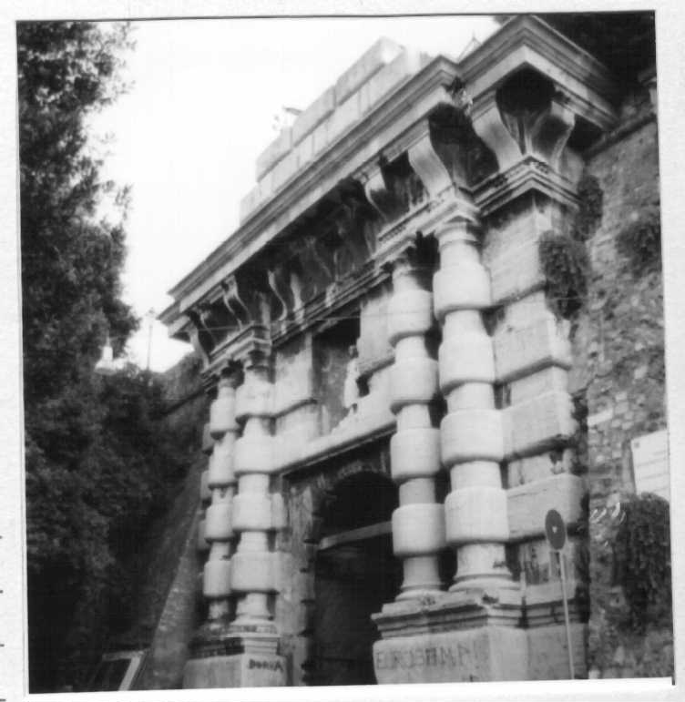 Porta del Prato con parte di quella degli Archi