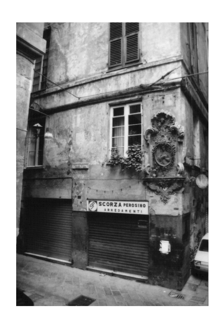 Resti di loggia in via dei Giustiniani 29 r , 31 r