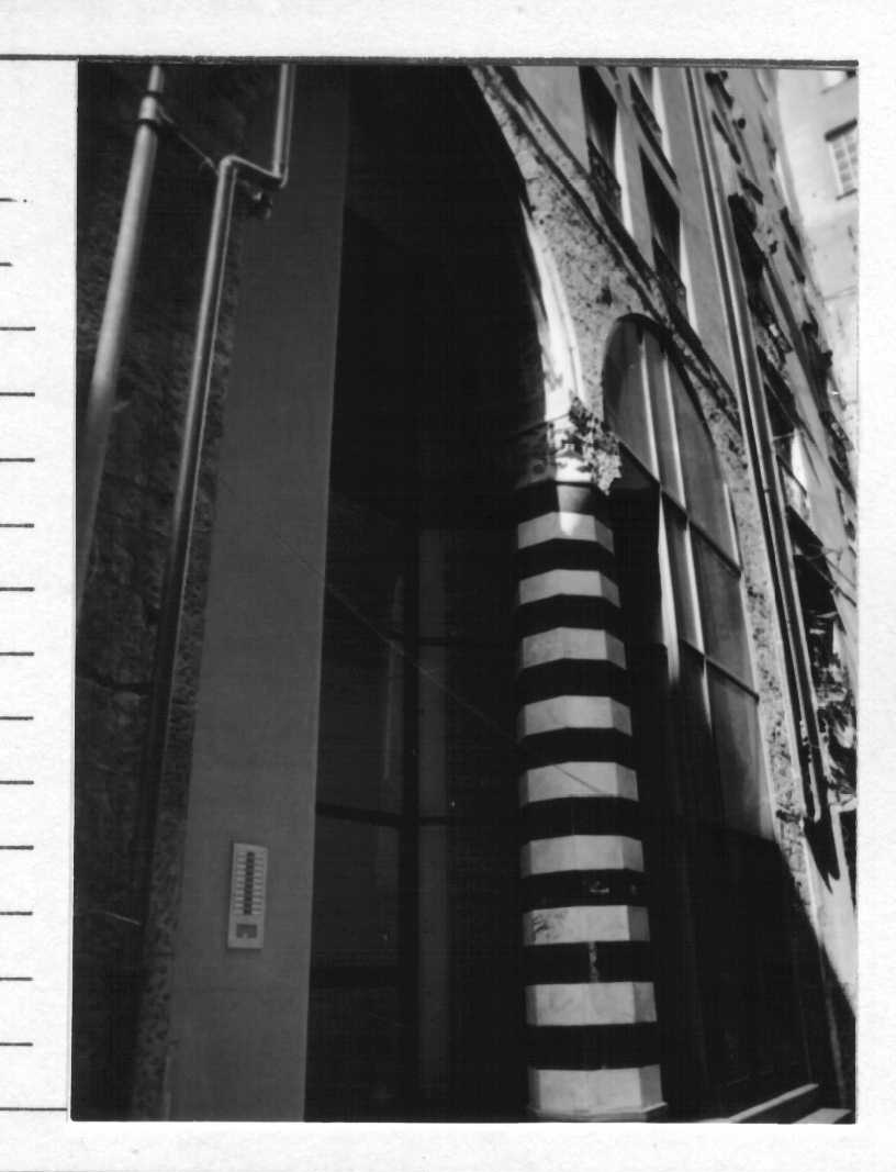Resti di loggia in vico Denegri 4
