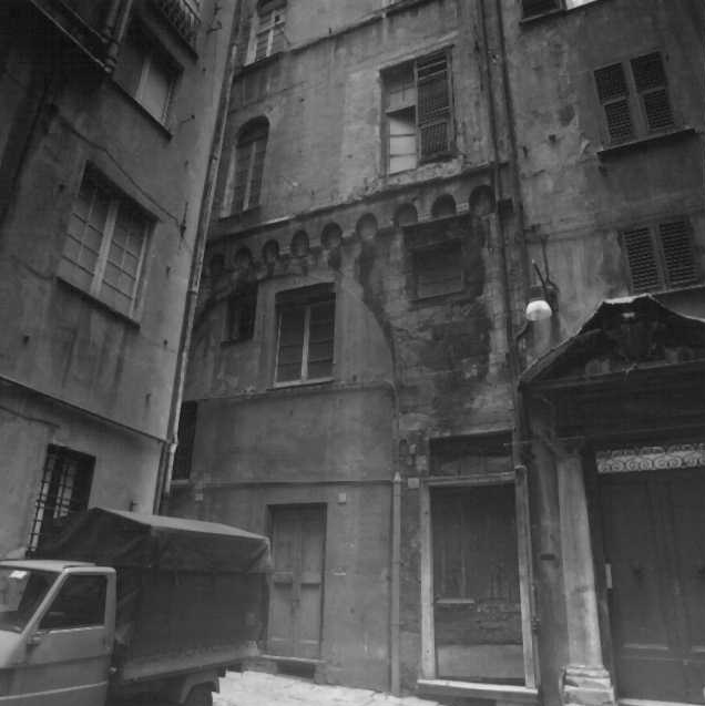 [Casa a schiera in vico Morchi, 3]