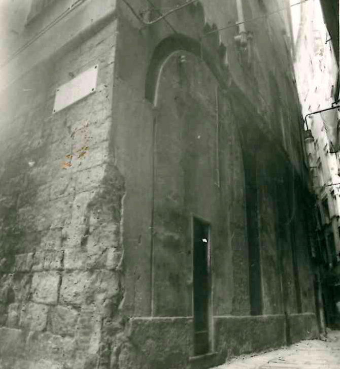 [Casa con resti di loggia in vico Spinola]