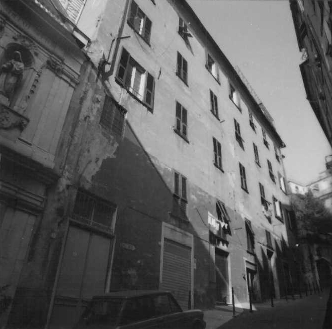 [Casa di abitazione in piazza della Maddalena, 11]