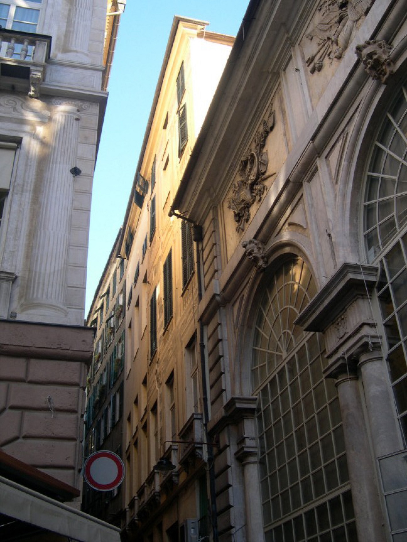 [Palazzo nobiliare in via S. Luca, 1]