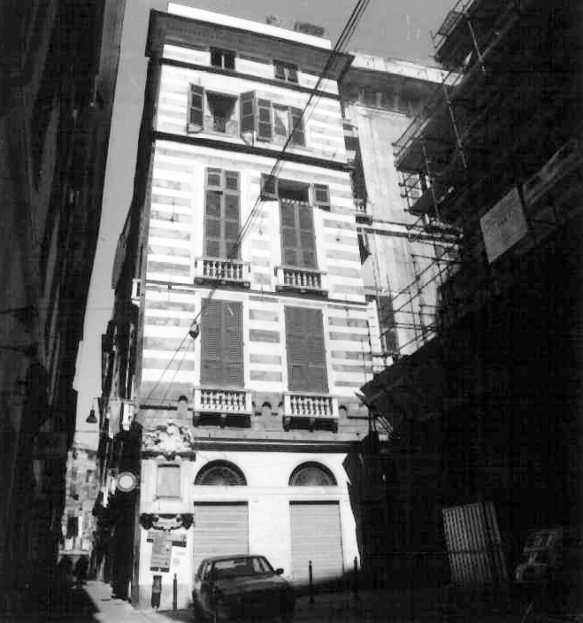 [Palazzo privato in vico S. Luca, 2]