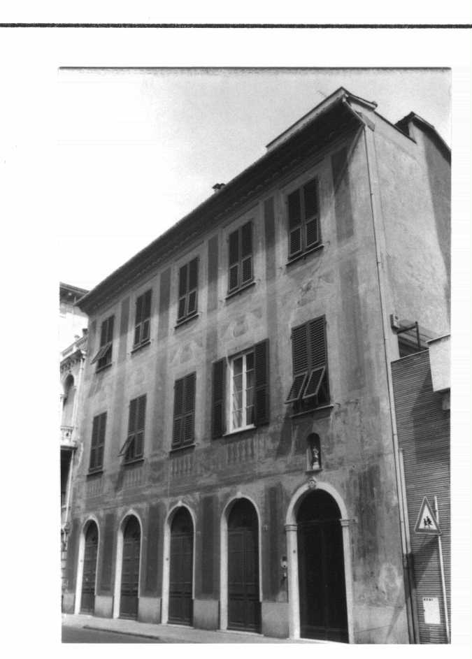 Edificio detto "Casa Carbone"