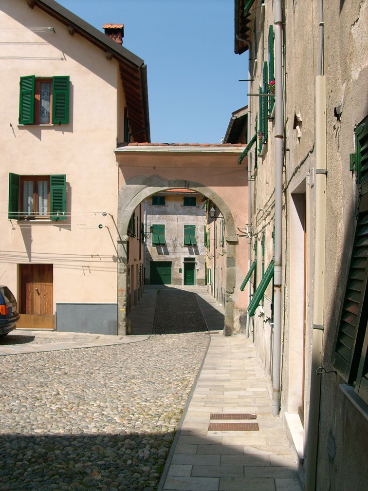 Porta antica del castello