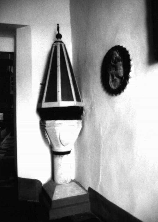 Medaglione nella sacrestia della chiesa di S. Maria Assunta
