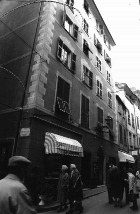 [Casa privata in via Mazzini, 18]