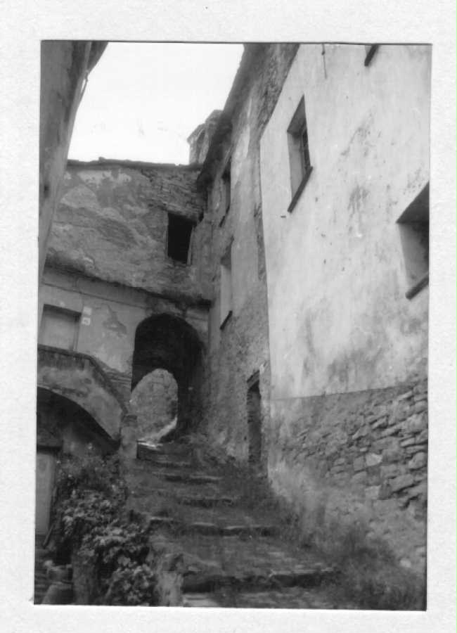 Porta del Castello o dei Laghet