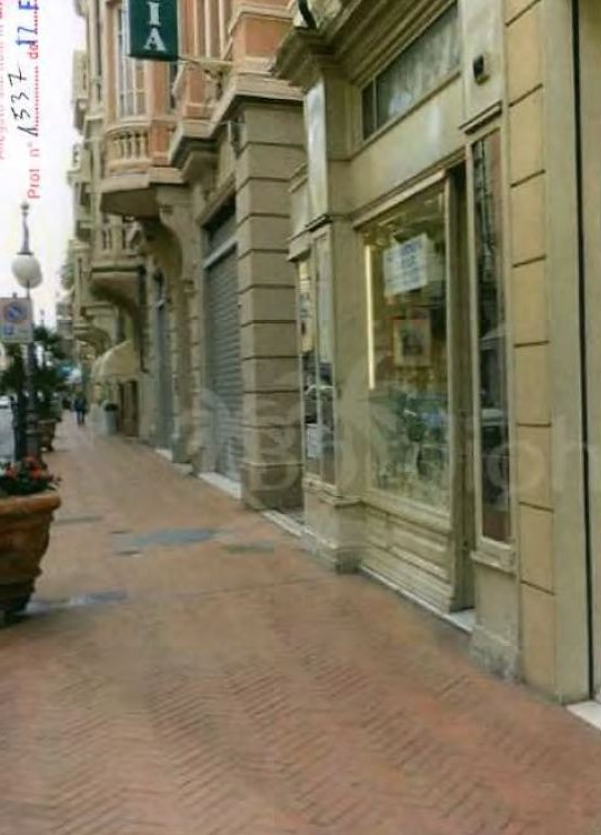 Negozio Richetta con annessi arredi mobili