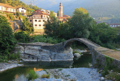 PONTE MEDIEVALE DI BORGHETTO D'ARROSCIA