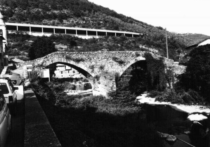 Ponte Arco di Vecchio sul torrente Impero