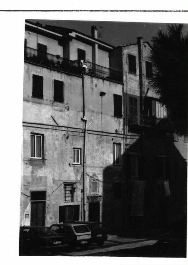 casa a schiera, ad appartamenti