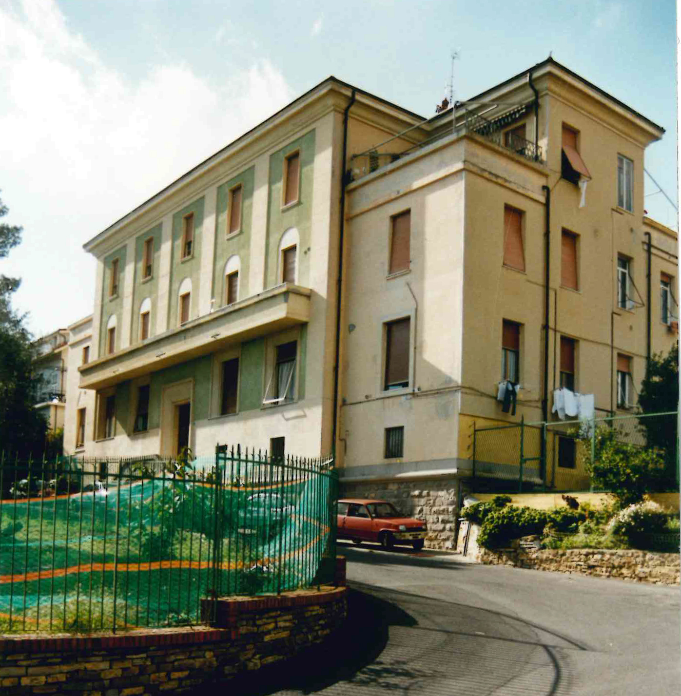 casa, casa ad appartamenti