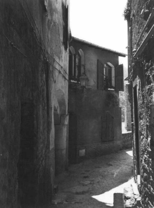 Casa con bifora
