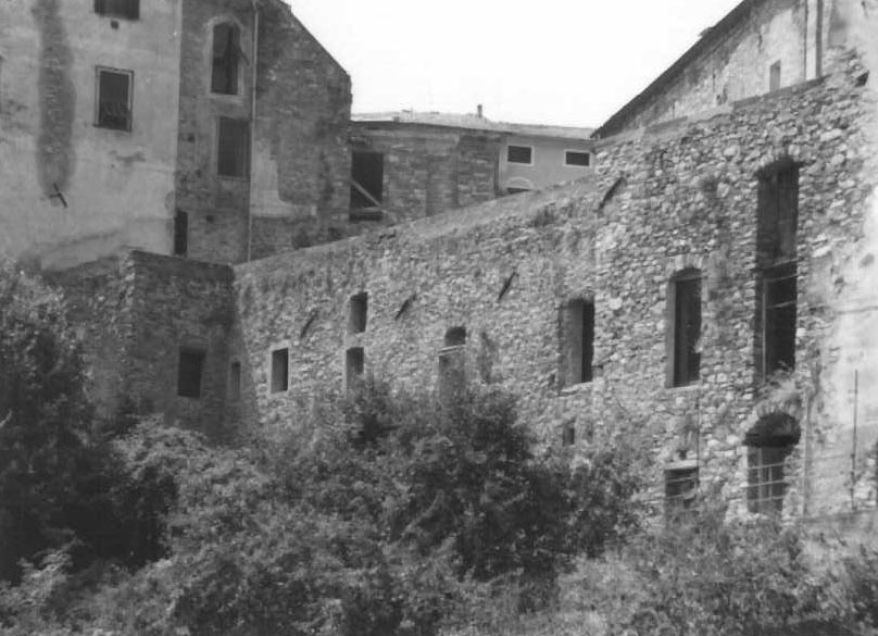 Locali sottostanti la piazza