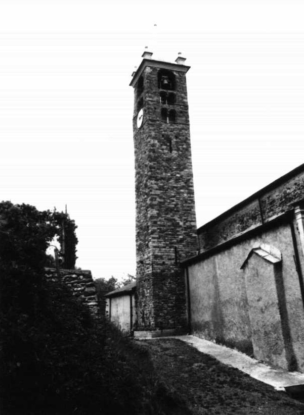 Campanile isolato presso la chiesa di S. Dalmazzo