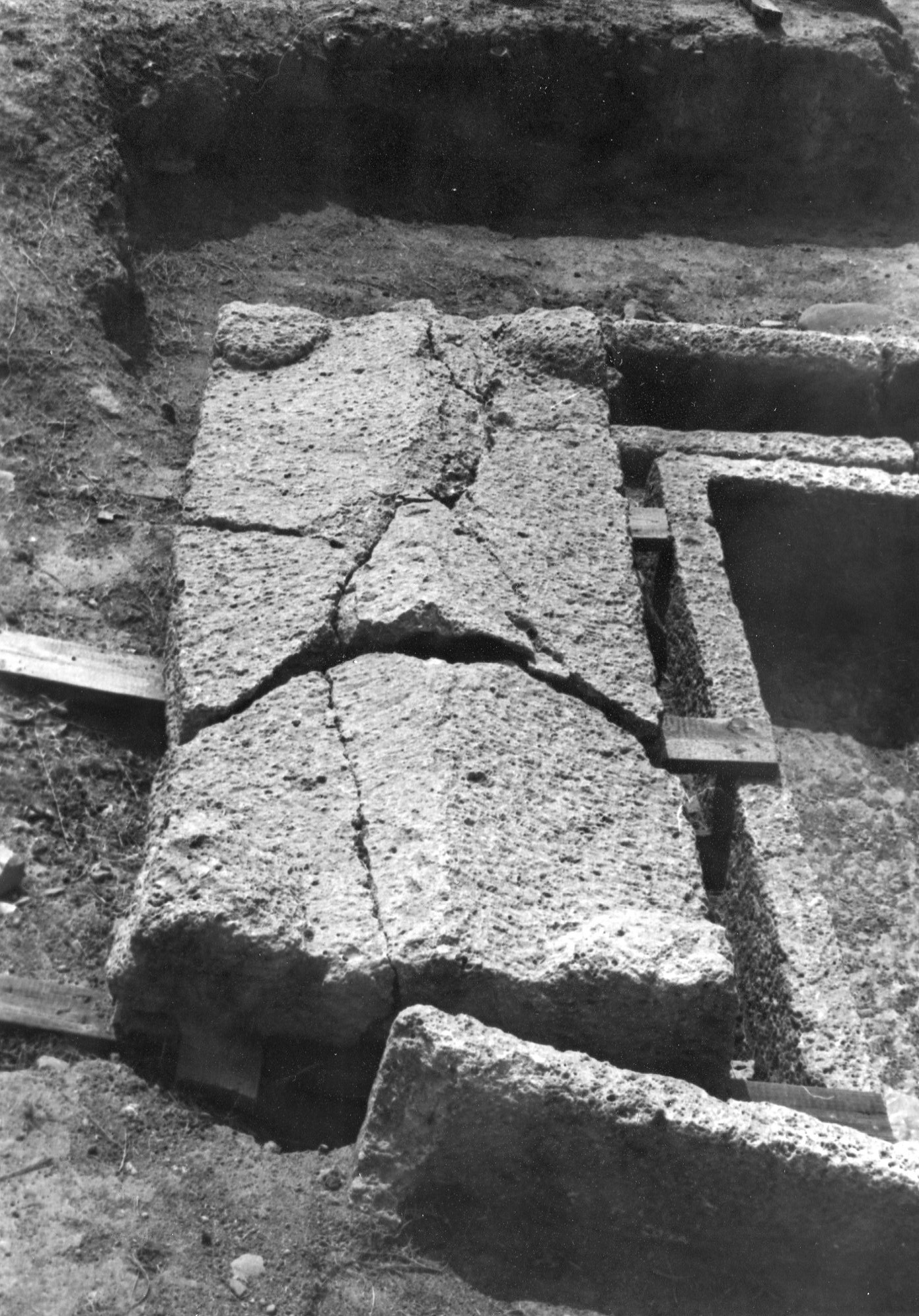 Basilica paleocristiana di CAPO DON, Sarcofago 9